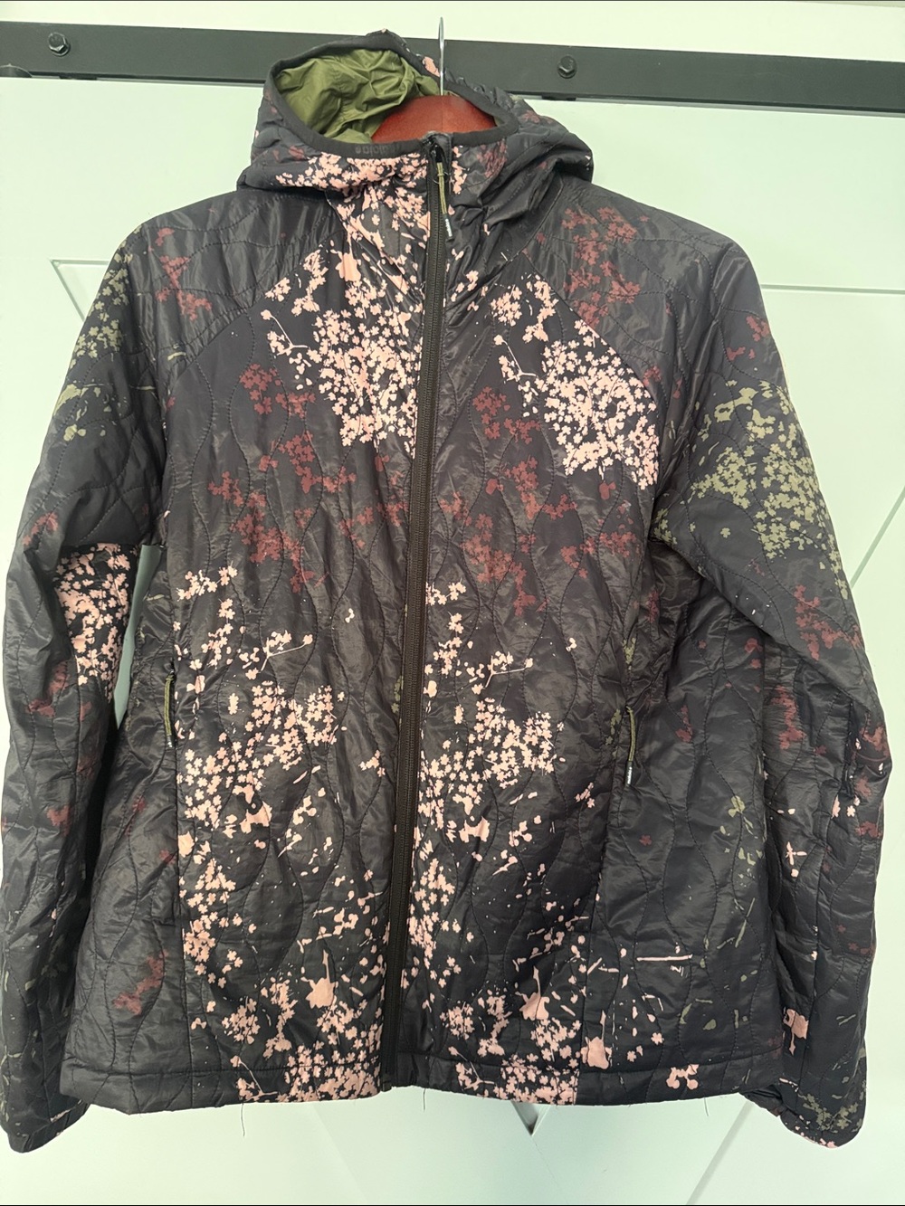 Floral-Print Quilted Hooded Puffer Jacket in Black and Pink